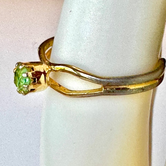 Adjustable Green Crystal Ring, Peridot, Gold tone - Picture 4 of 9